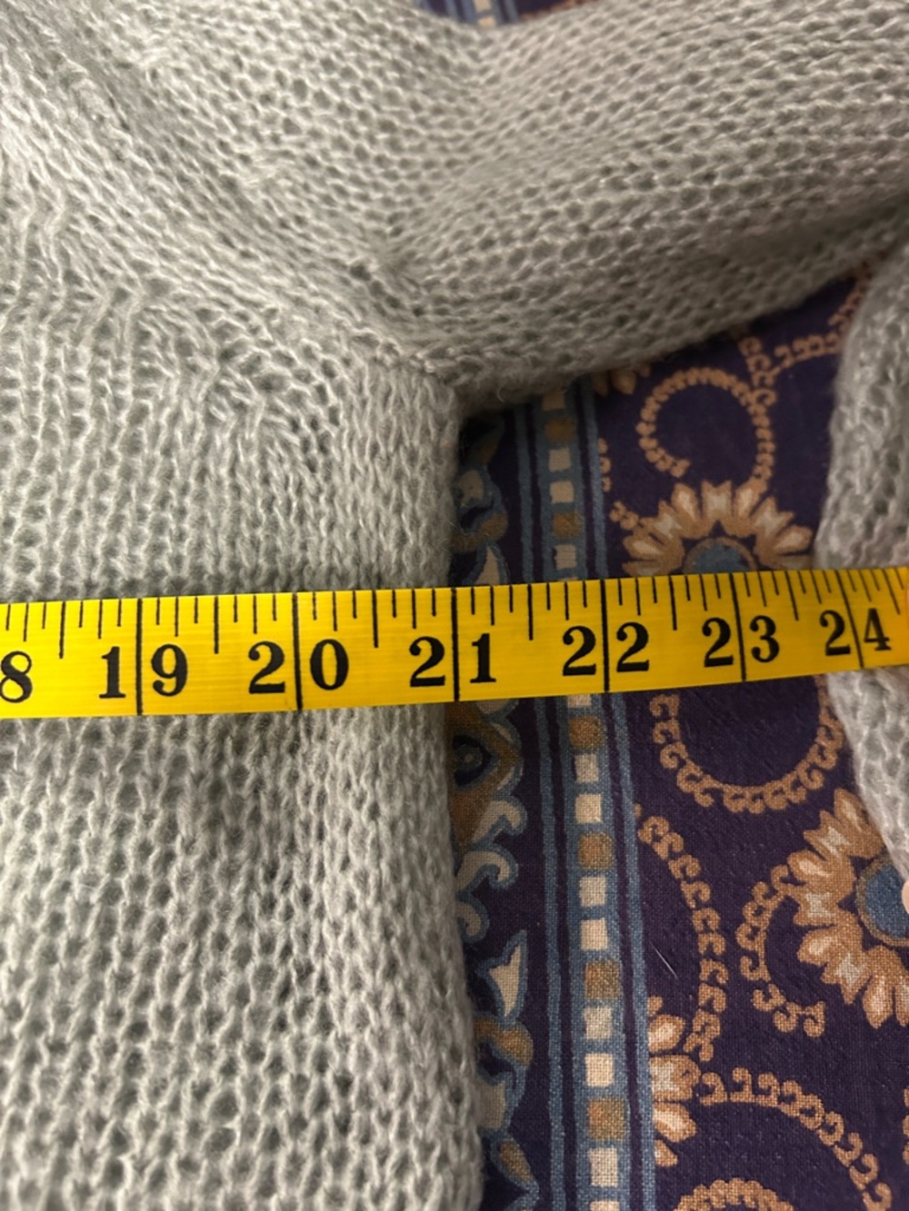 Wooden Ships Women’s Light Gray V-Neck Sweater Size M Mohair/Wool Blend - Picture 10 of 11